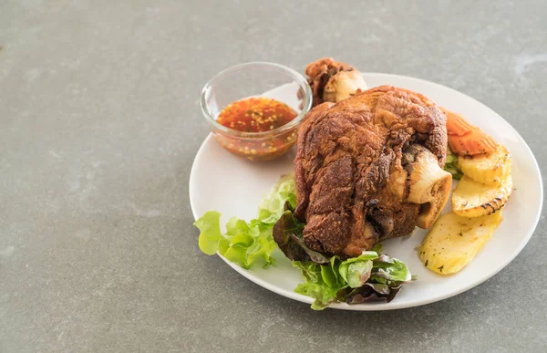 Gevrek domuz knuckle veya Alman domuz Hocks