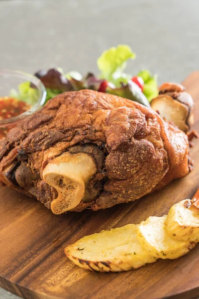 Gevrek domuz knuckle veya Alman domuz Hocks