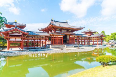 Güzel mimari Byodo içinde Kyoto tapınakta.