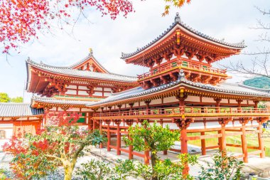 Güzel mimari Byodo içinde Kyoto tapınakta.