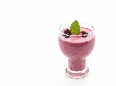 karışık meyveli yoğurt smoothies ile