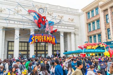 Osaka, Japonya - 21 Kasım 2016: Örümcek adam binmek, evrensel dünya o