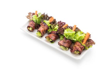 pastırma ile salata rulo