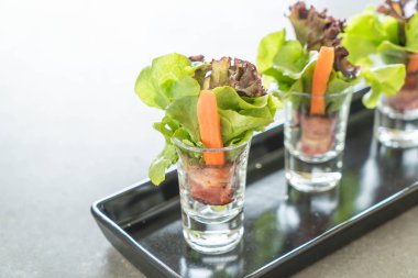 pastırma ile salata rulo