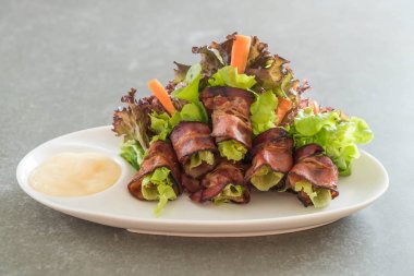 pastırma ile salata rulo