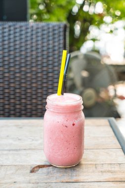 çilek güler yüzlü kavanoz 