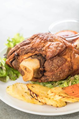 Gevrek domuz knuckle veya Alman domuz Hocks