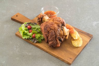 Gevrek domuz knuckle veya Alman domuz Hocks