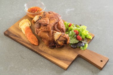 Gevrek domuz knuckle veya Alman domuz Hocks