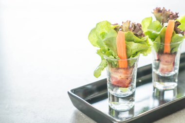 pastırma ile salata rulo