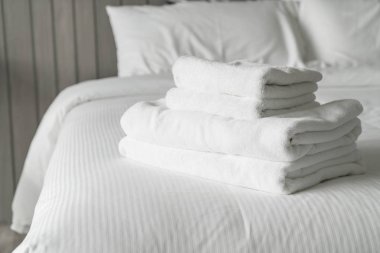 Yatak Dekorasyon yatak odası iç beyaz havlu 