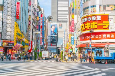 Tokyo, Japonya - 2016 Kasım 17: Shinjuku Tokyo'nın busine biridir