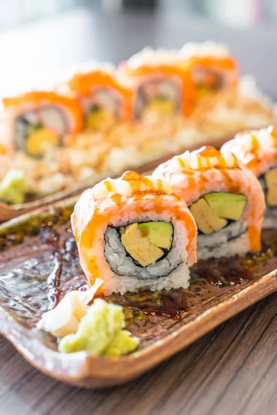 Izgara somon suşi roll