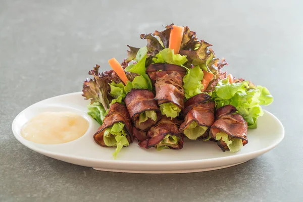 pastırma ile salata rulo