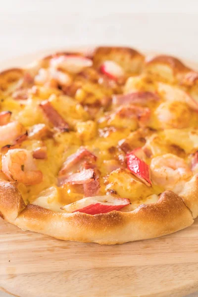 Ev yapımı hawaiian deniz ürünleri pizza