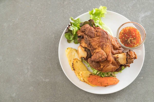 Gevrek domuz knuckle veya Alman domuz Hocks