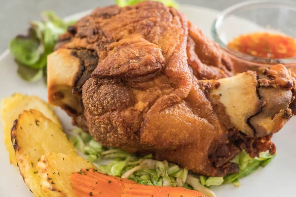 Gevrek domuz knuckle veya Alman domuz Hocks