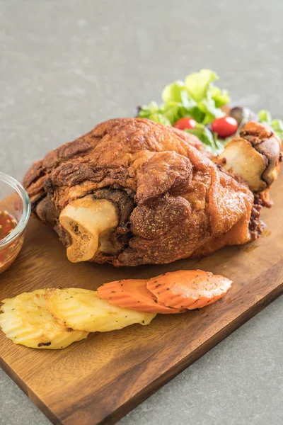 Gevrek domuz knuckle veya Alman domuz Hocks