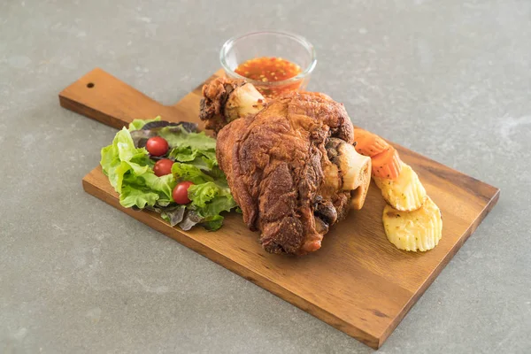 Gevrek domuz knuckle veya Alman domuz Hocks