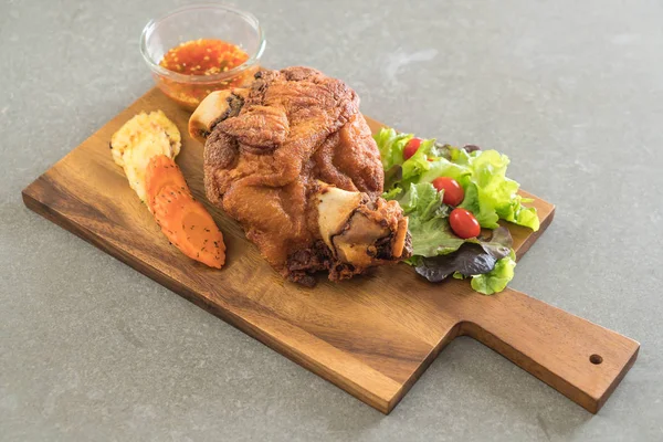 Gevrek domuz knuckle veya Alman domuz Hocks