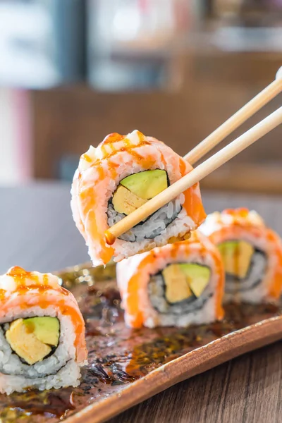 Izgara somon suşi roll