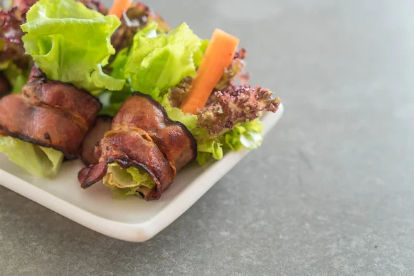 Salad roll with bacon — Stock Photo, Image
