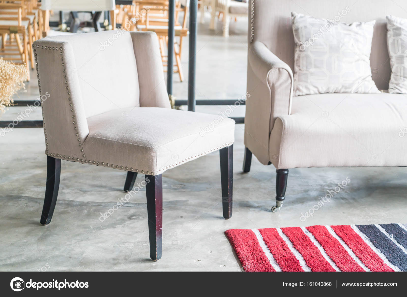 lege stoel in de woonkamer — Stockfoto © topntp #161040868 lege stoel in de woonkamer — Stockfoto © topntp #161040868