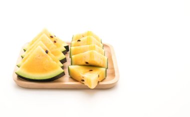 beyaz üzerine taze sarı karpuz 