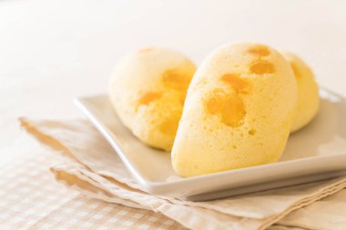 ahşap üzerine Mango yumuşak kek