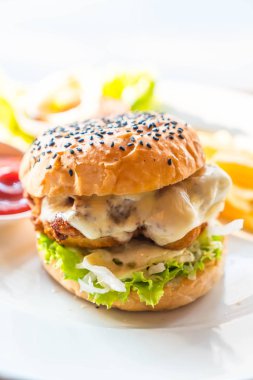 kızarmış tavuk burger peynirli