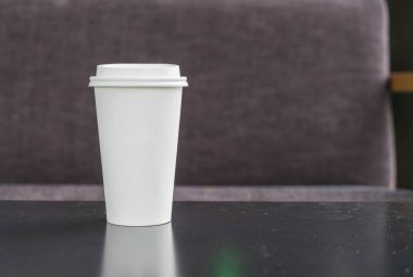 Kahve dükkanında kahve fincanı.