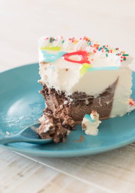 iyi ki doğdun dondurmalı pasta 