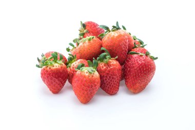 beyaz üzerine taze çilek