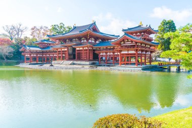 Güzel mimari Byodo içinde Kyoto tapınakta.
