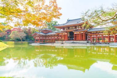 Güzel mimari Byodo içinde Kyoto tapınakta.