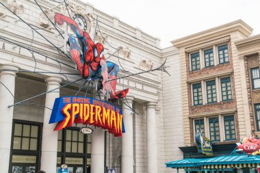 Osaka, Japonya - 21 Kasım 2016: Örümcek adam binmek, evrensel dünya o