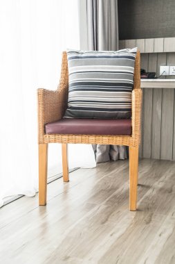 Kanepe oturma Interio dekorasyonda güzel lüks yastık