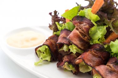 pastırma ile salata rulo