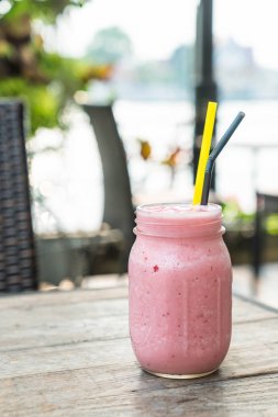 çilek güler yüzlü kavanoz 