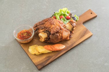 Gevrek domuz knuckle veya Alman domuz Hocks