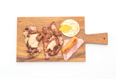 ahşap plaka üzerinde ızgara biftek mix