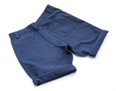 beyaz üzerine kısa pantolon