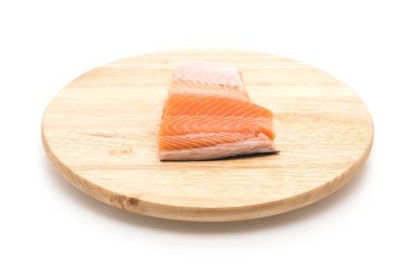 ahşap tahta üzerinde taze somon