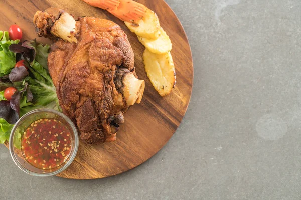 Gevrek domuz knuckle veya Alman domuz Hocks