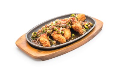 Kızarmış Balık sopa baharatlı sos ile