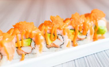 Somon suşi roll