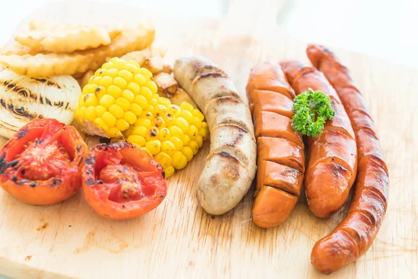 ızgara sosis mix sebze ve patates kızartması ile