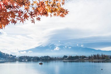 Dağ Fuji San ile bulutlu 