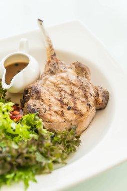 Salatalı biftek.