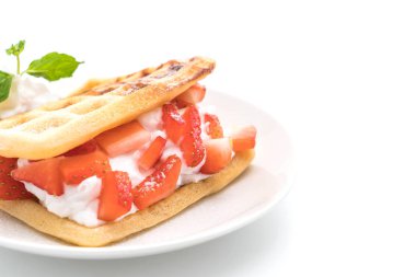 çilek beyaz ile waffle